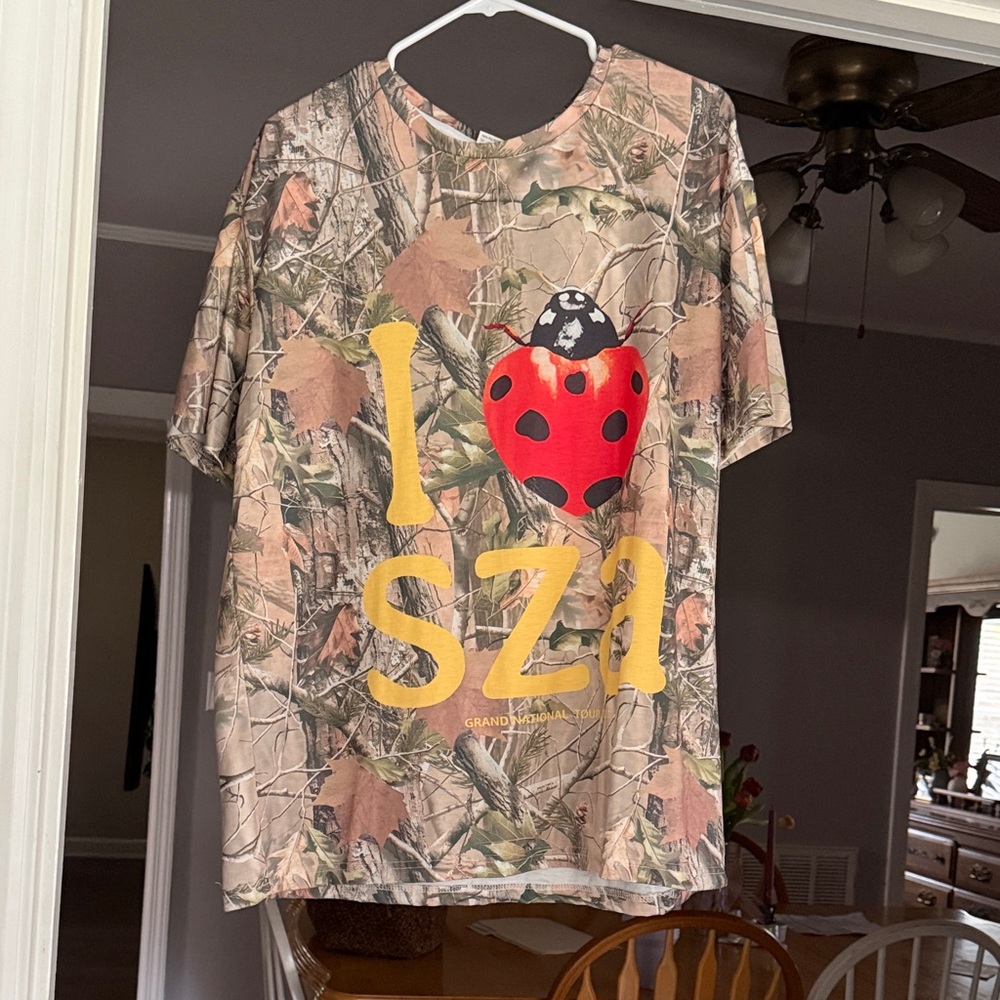 Women's Camouflage Graphic Tee - Tan